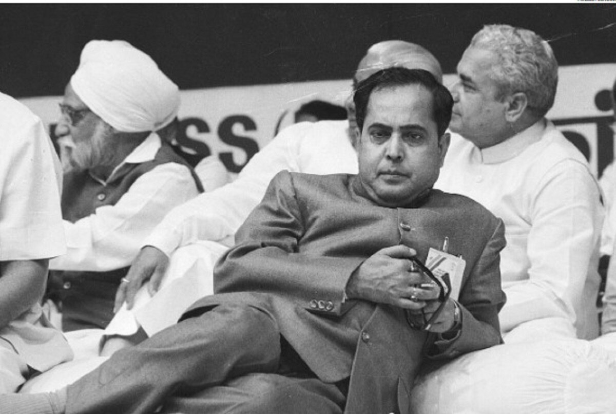 तस्वीरों में पूर्व राष्ट्रपति प्रणब मुखर्जी का राजनीतिक सफर