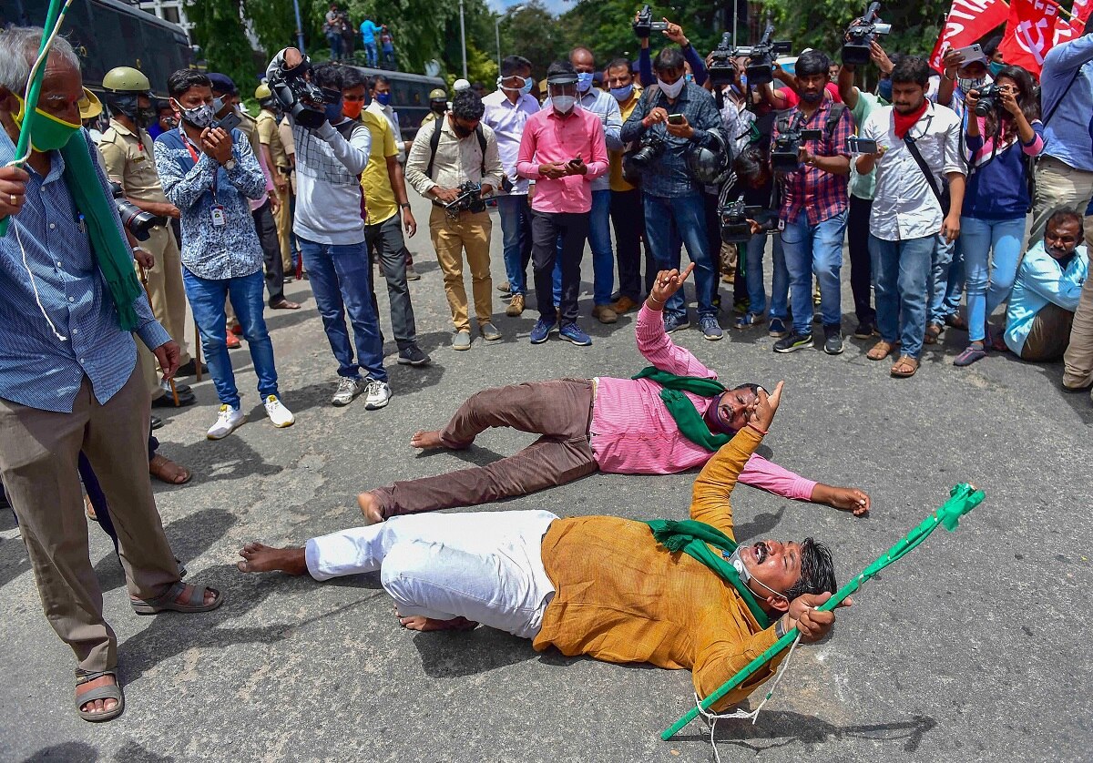 कृषि बिल के खिलाफ देशभर के किसान सड़कों पर