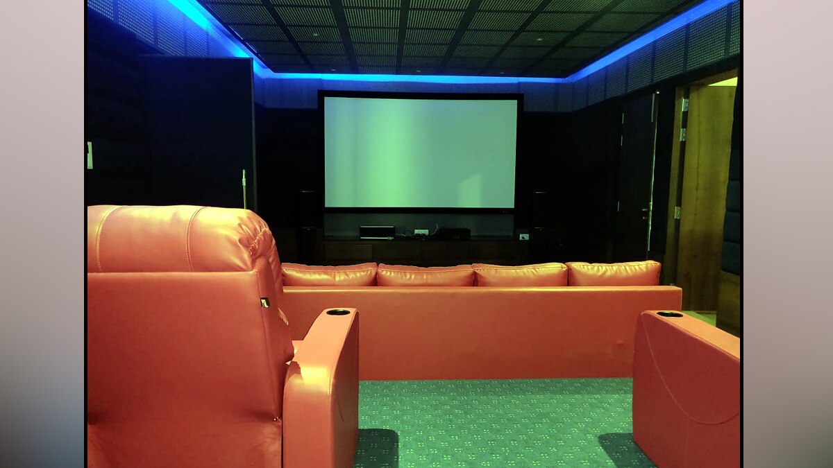 प्रदीप खन्ना का आलीशान घर.