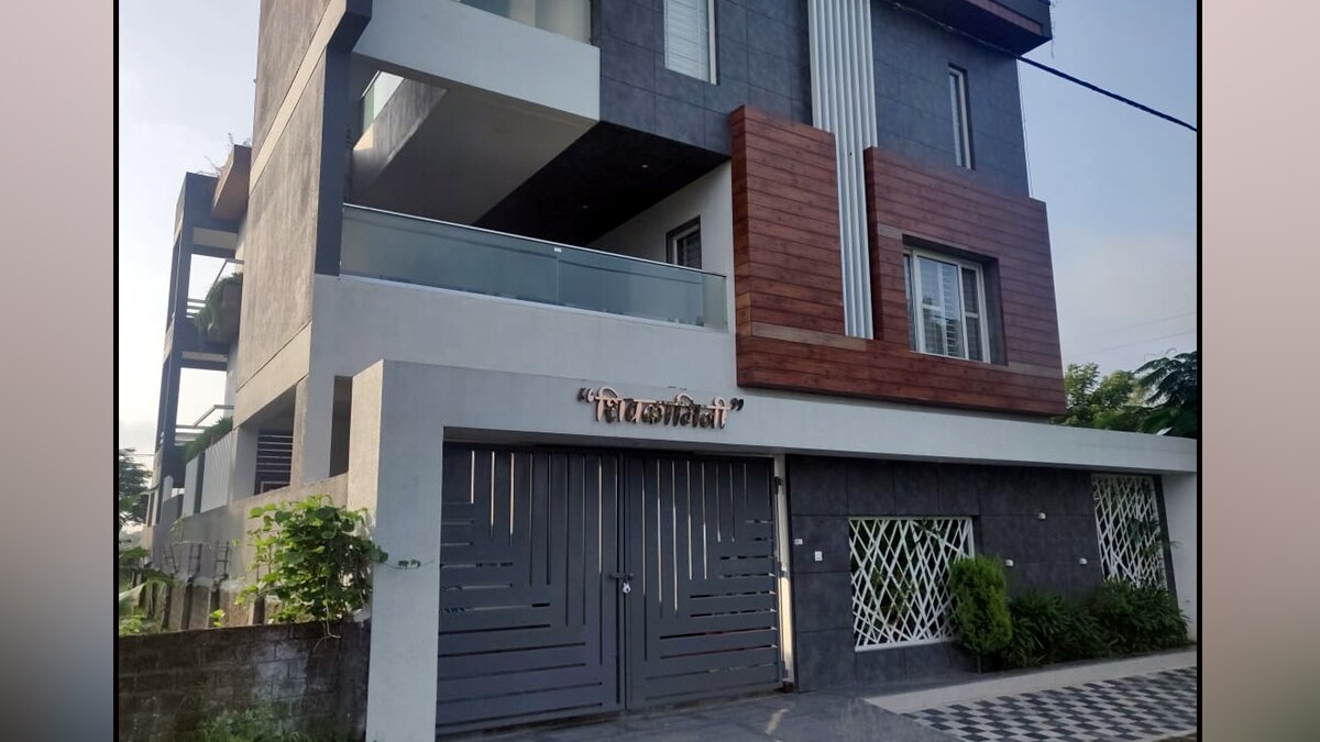 प्रदीप खन्ना का आलीशान घर.