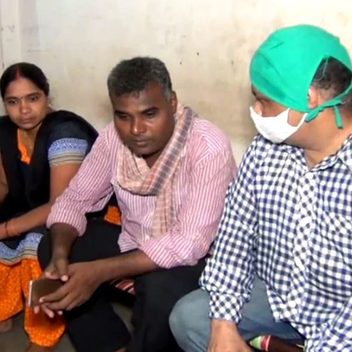 रामवृक्ष गौड़ पर‍िवार के साथ 