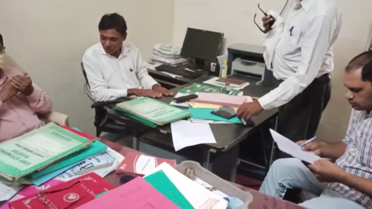 नाबालिग को मंदिर से उठा ले गया था आरोपी, पुलिस ने ढूंढा तो 2 महीने की निकली गर्भवती  