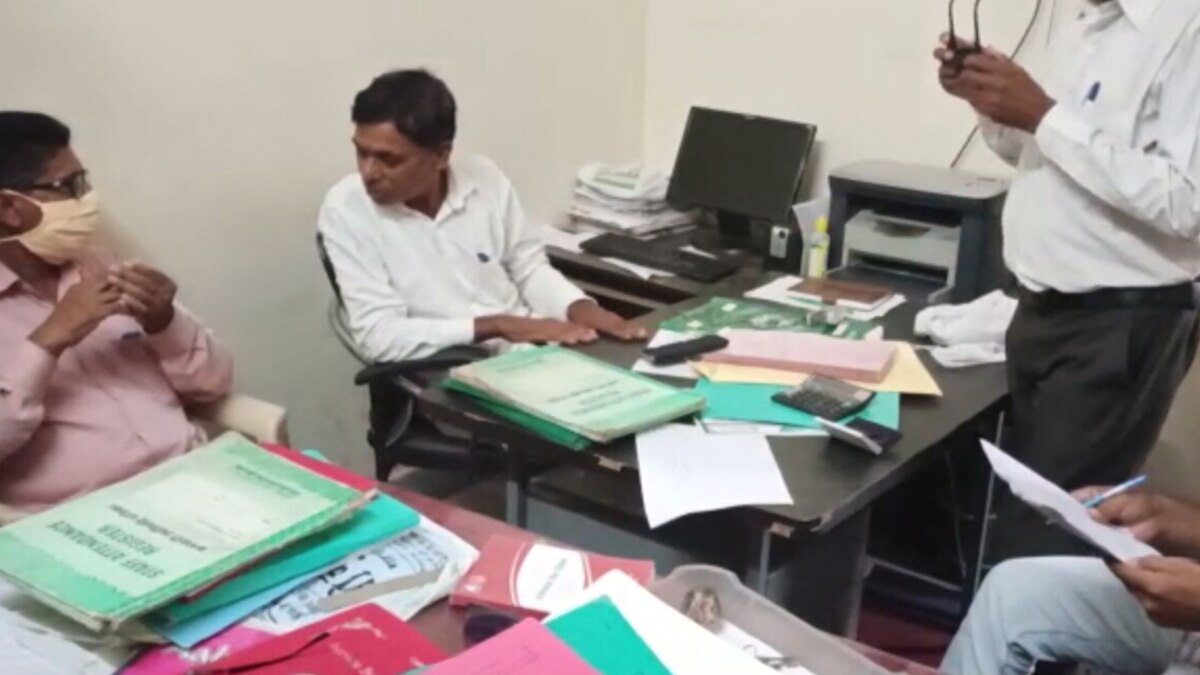 नाबालिग को मंदिर से उठा ले गया था आरोपी, पुलिस ने ढूंढा तो 2 महीने की निकली गर्भवती  