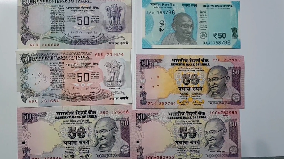 बैंक कैशियर के खजाने में दुर्लभ करेंसी.