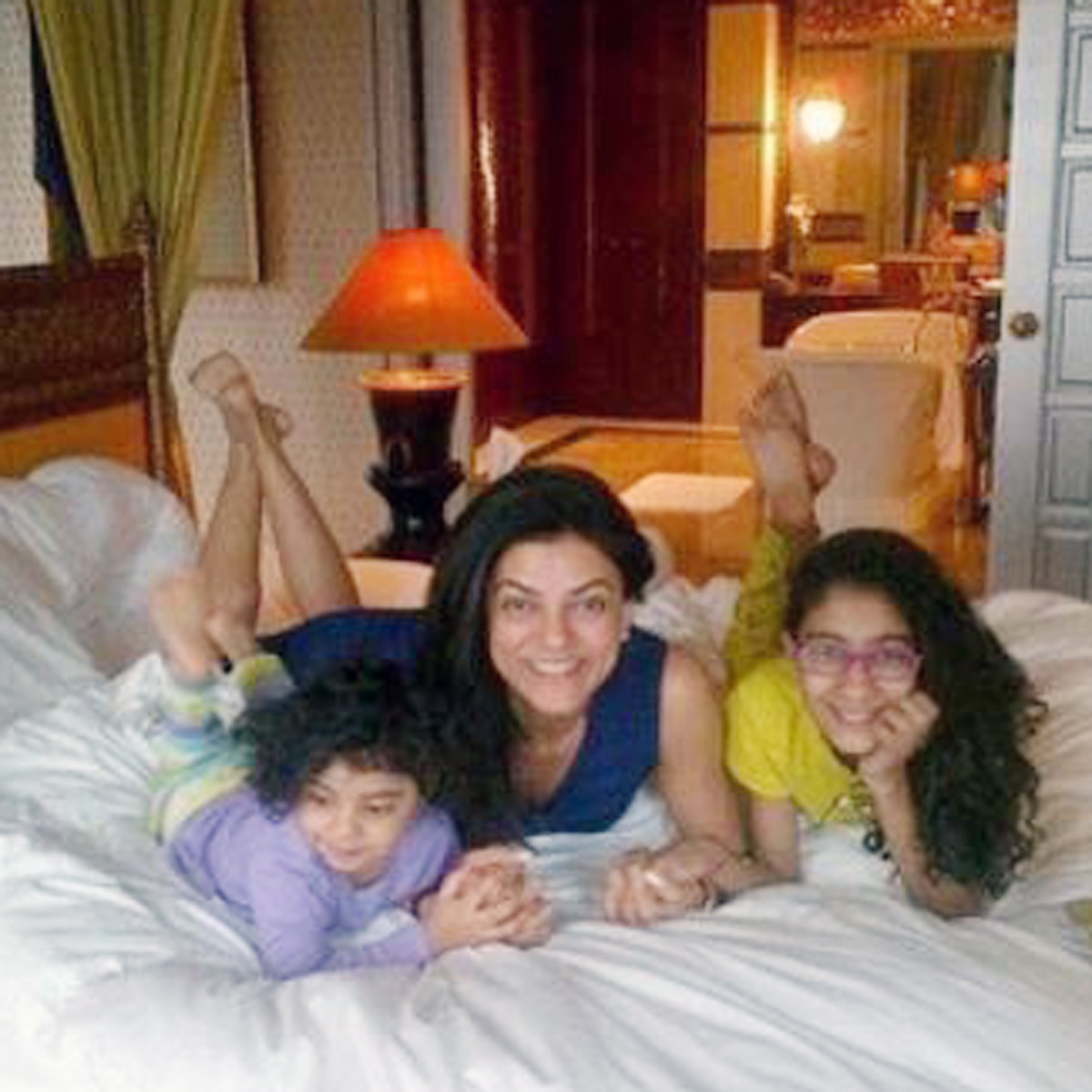 सुष्मिता सेन  और उनकी बेटियां