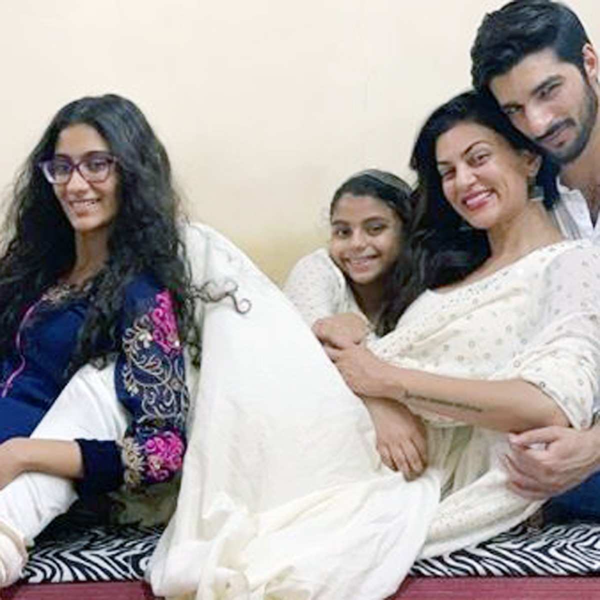 सुष्मिता सेन की बेटियां और रोहमन शॉल