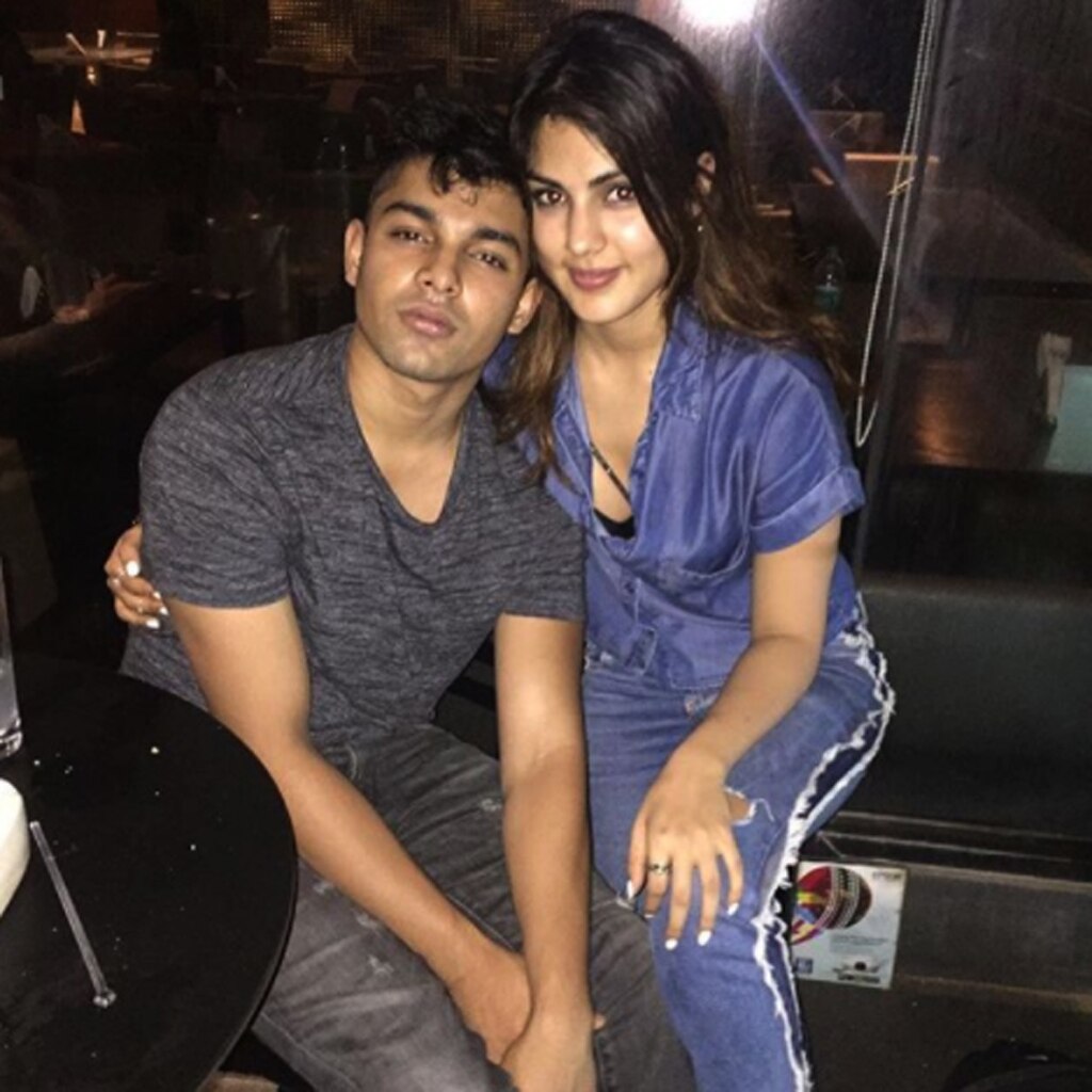 रिया चक्रवर्ती और शौविक