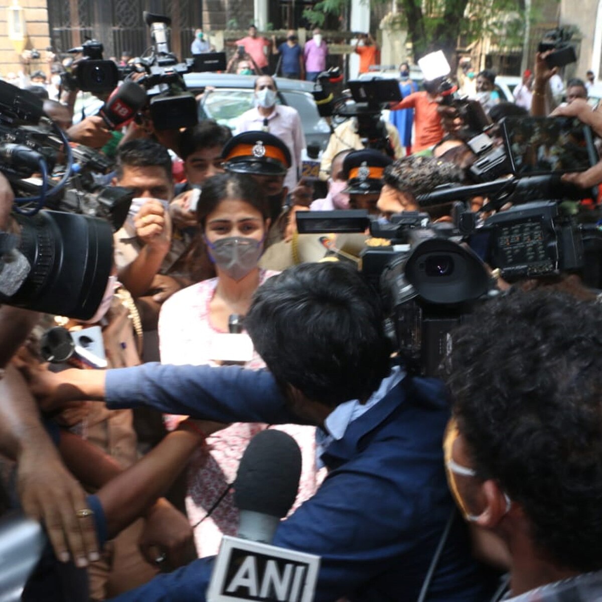 रिया चक्रवर्ती