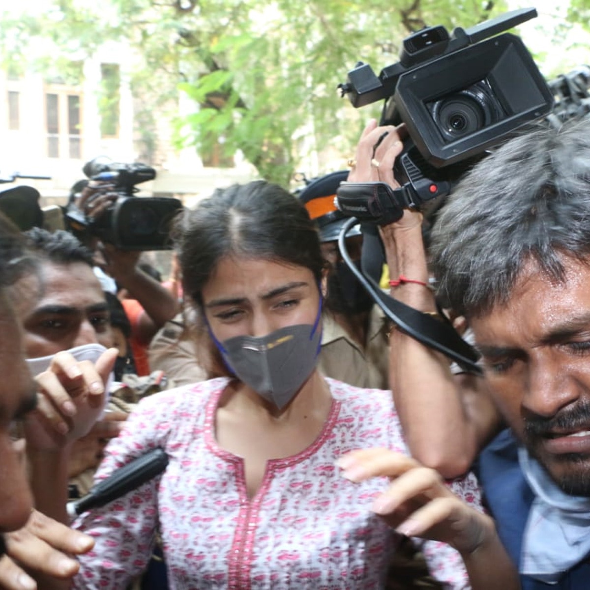 रिया चक्रवर्ती