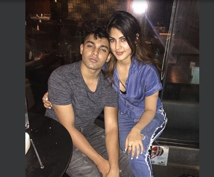 रिया का भाई शोविक