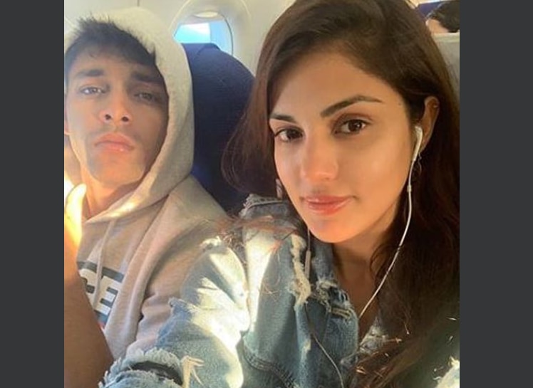 रिया संग भाई शोविक