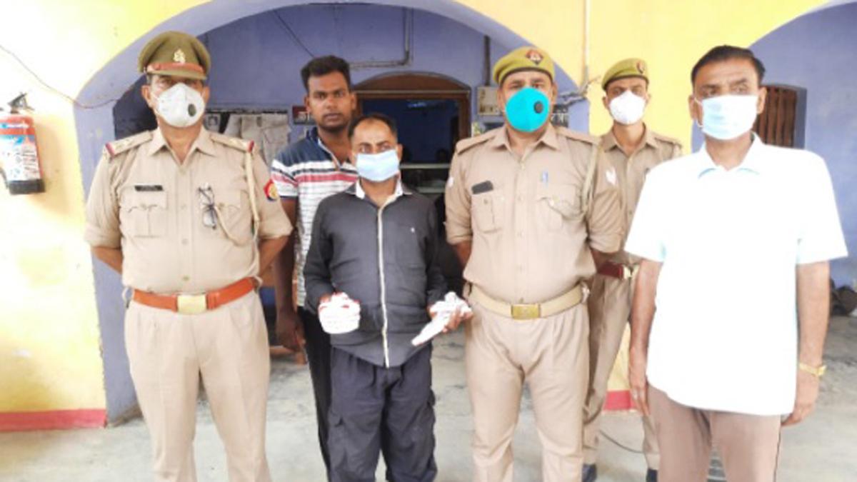 शातिराना अंदाज में 'चलो छइयां-छइयां' गाना गाकर करता था लूट, मुठभेड़ में पुलिस ने दबोचा 