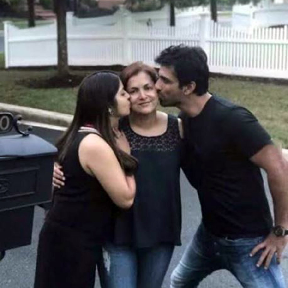 सोनू सूद के बचपन की तस्वीरें