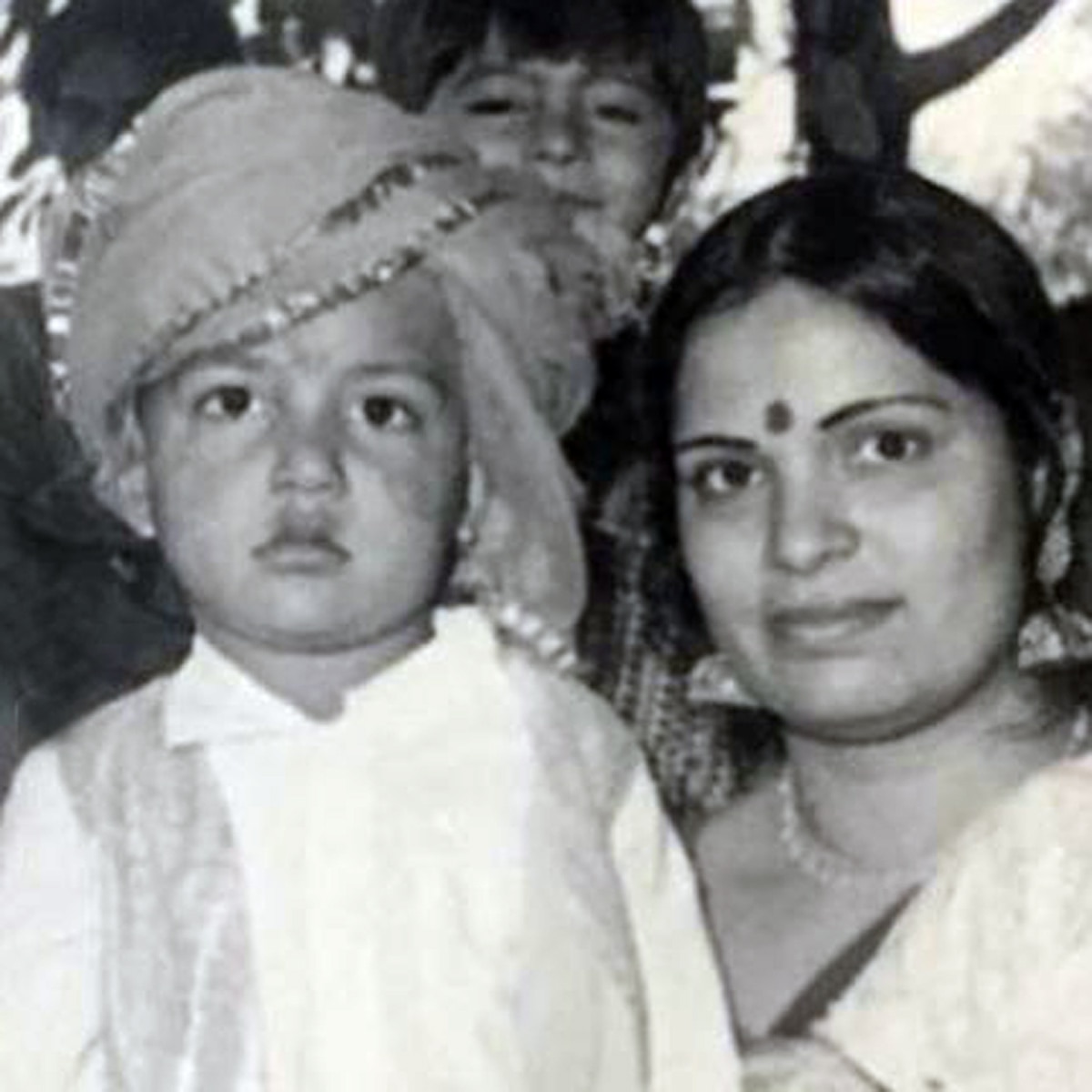 सोनू सूद के बचपन की तस्वीरें