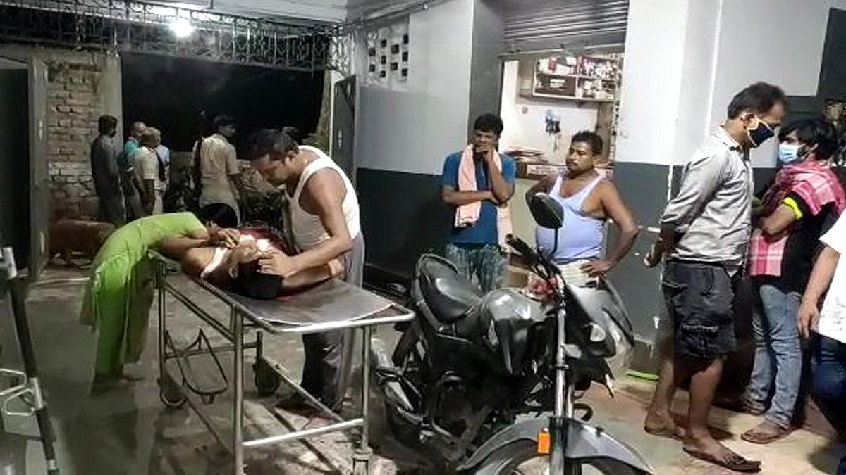 Woman home guard son shot in home Samastipur 