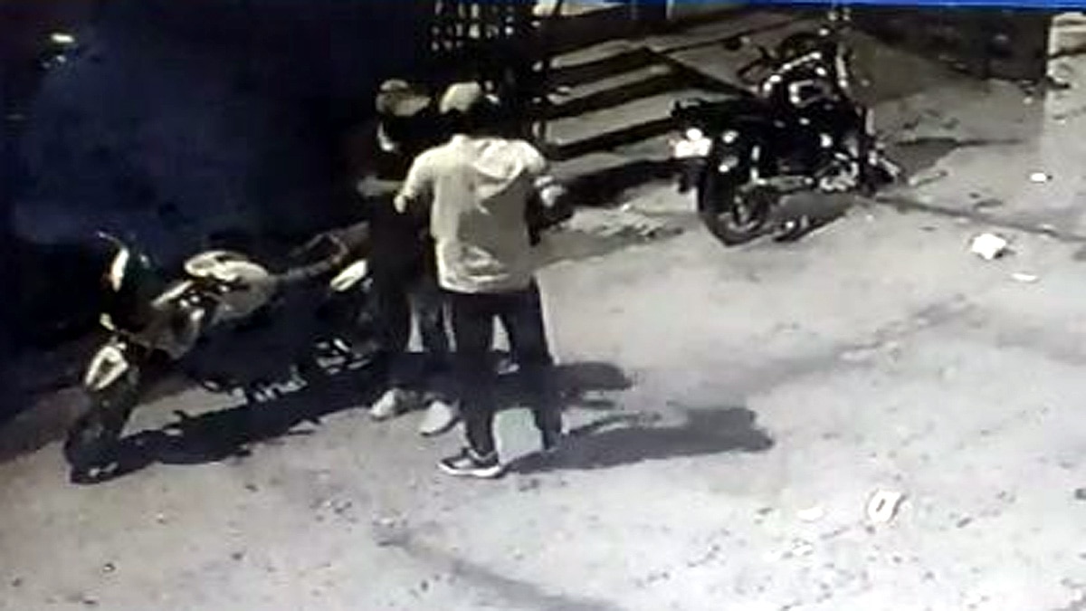 Woman home guard son shot in home Samastipur 