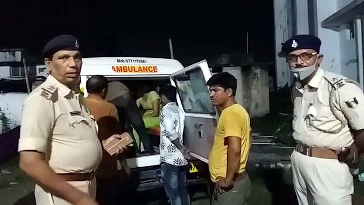 Woman home guard son shot in home Samastipur 