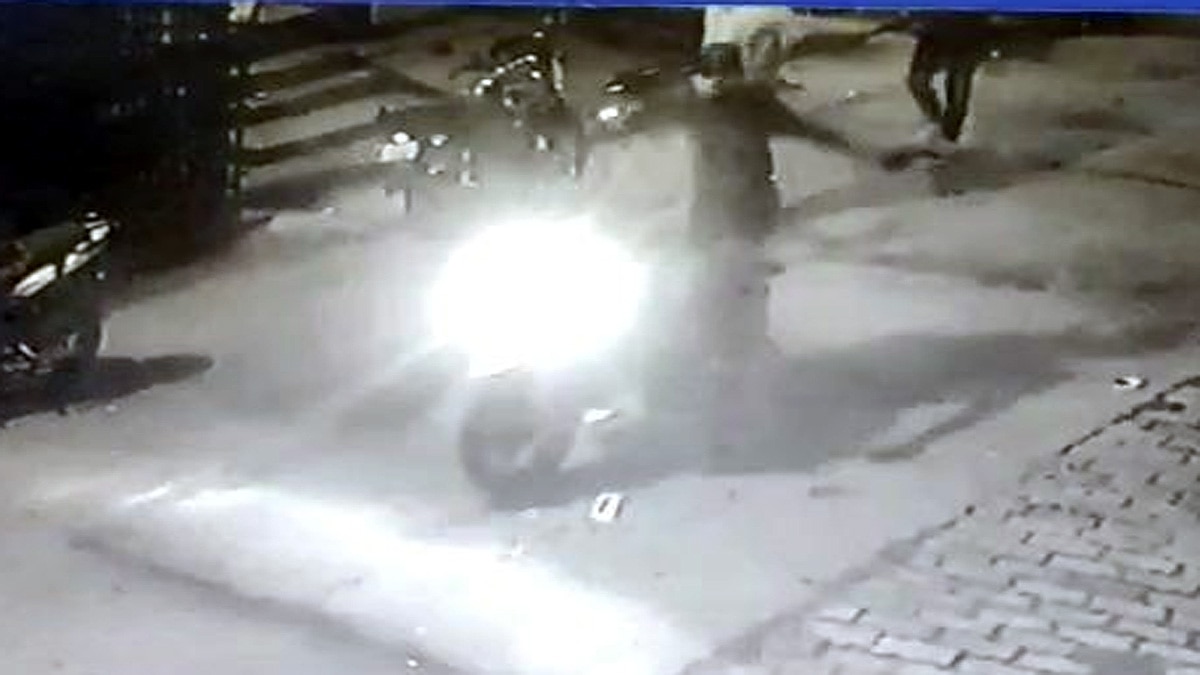 Woman home guard son shot in home Samastipur 