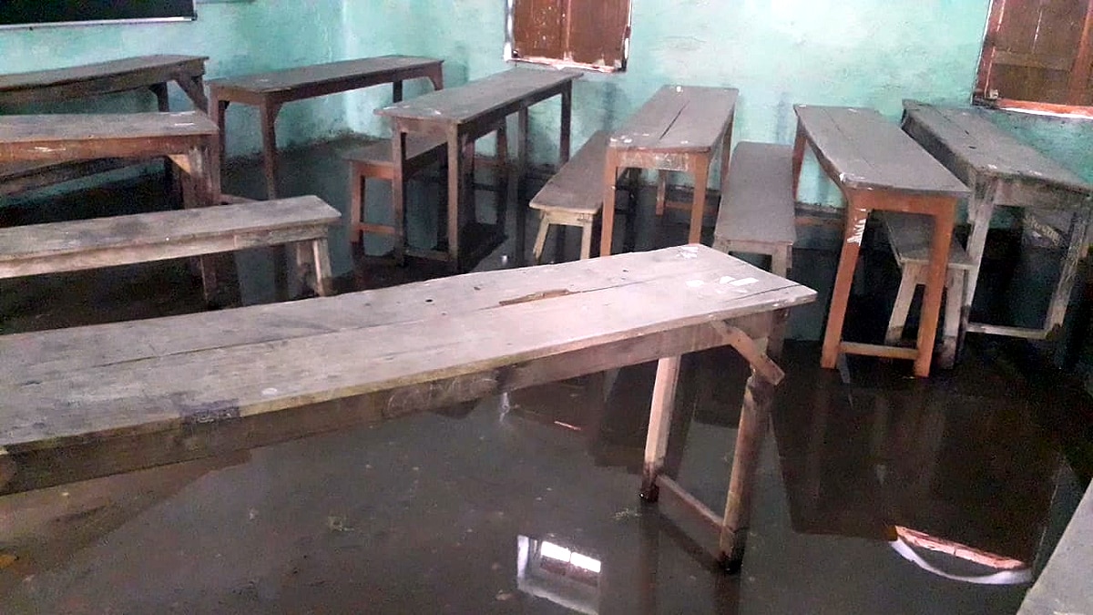 Samastipur School flooded Bench Become Bridge