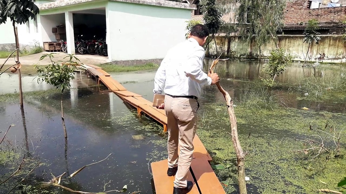 Samastipur School flooded Bench Become Bridge