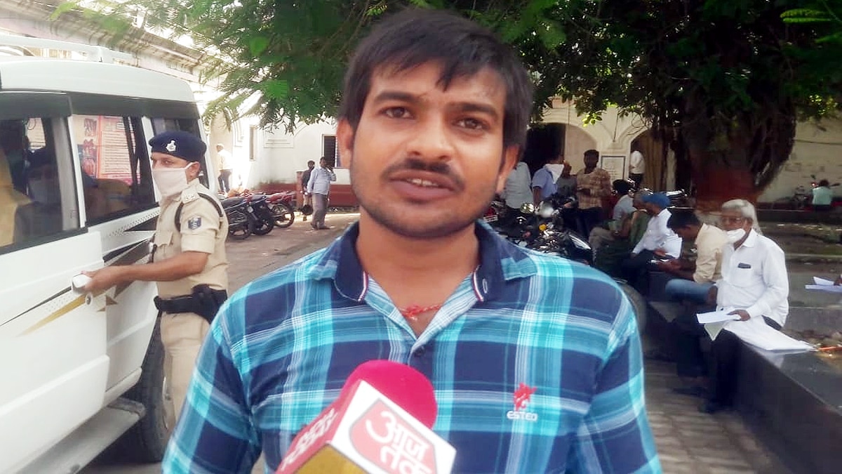 Saran Divyang Dead and Government Employees are working MGNREGA