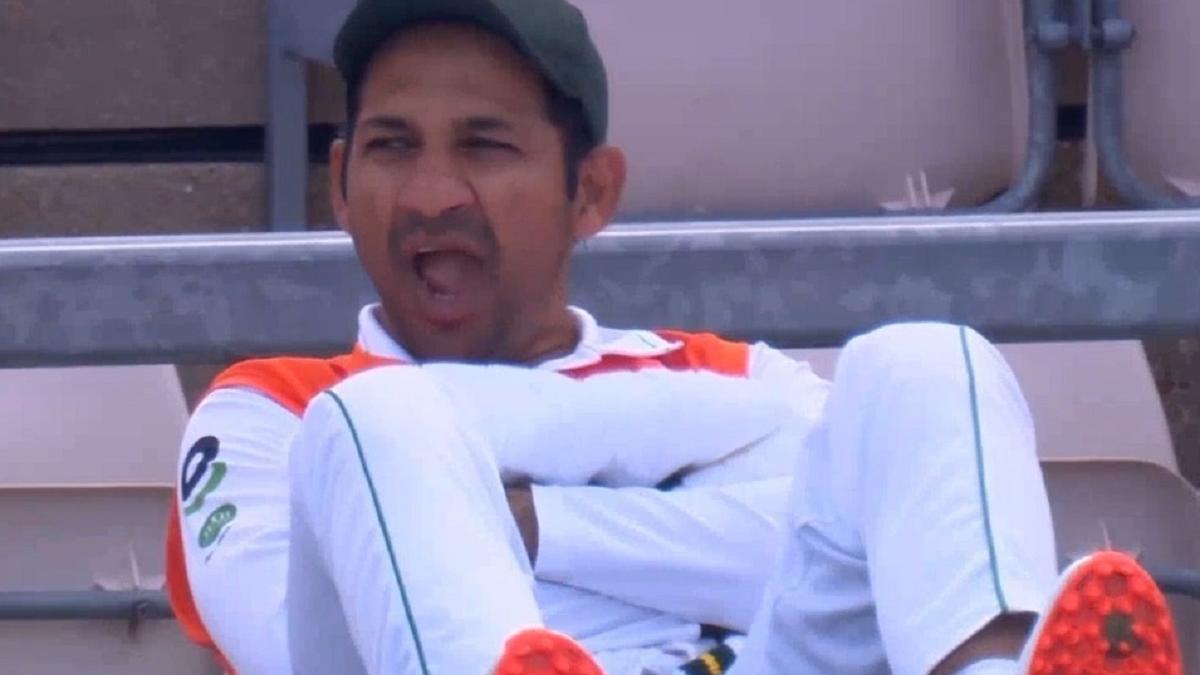 मैच के दौरान सरफराज अहमद फिर जम्हाई लेते पाए गए