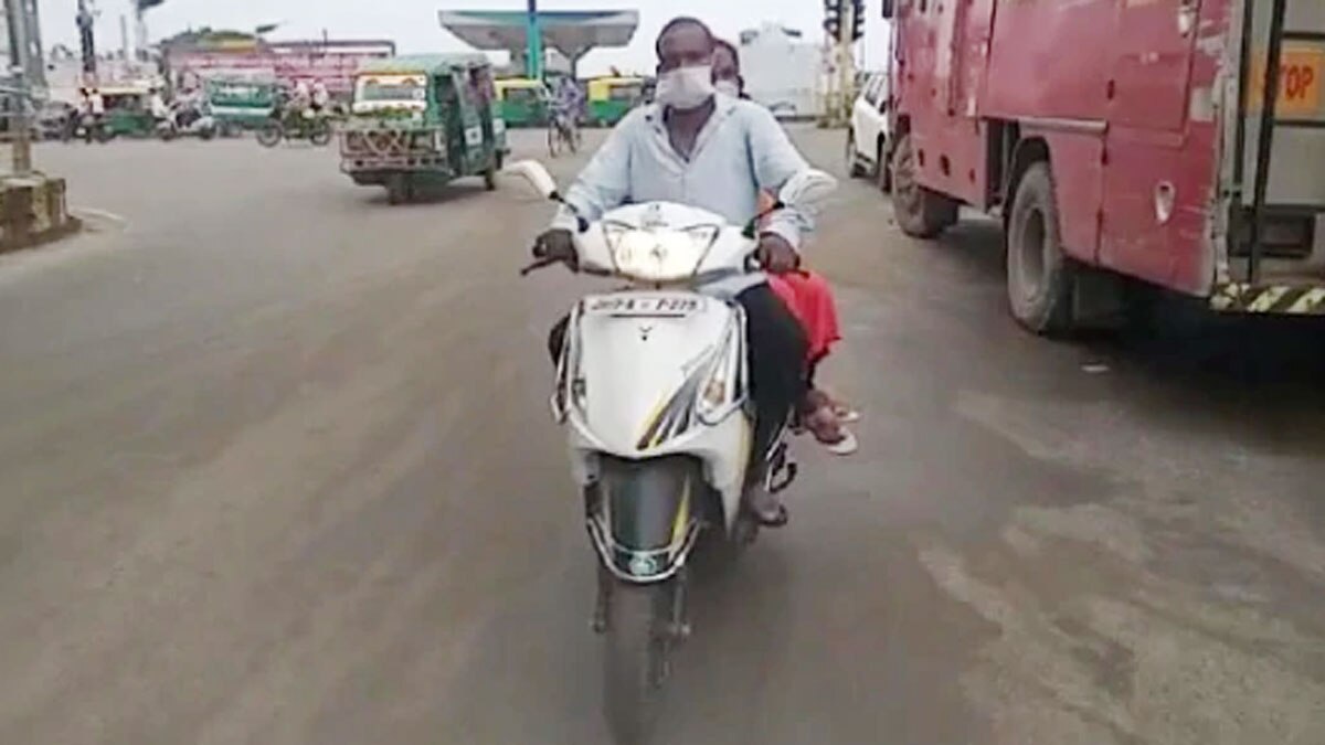 धनंजय ने 1100 किसी का सफर स्कूटर से तय किया (फोटो आजतक)