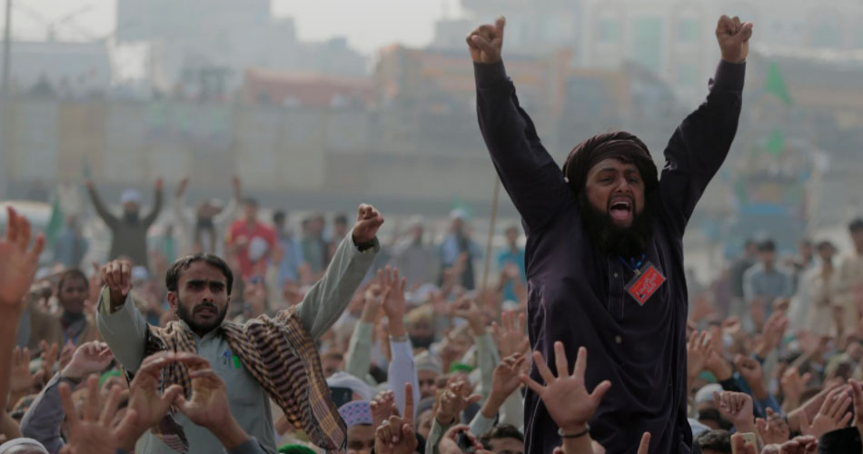 मुहर्रम से ही शुरू हो गए थे प्रदर्शन