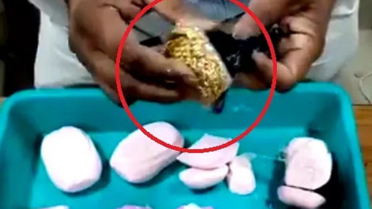 साबुन में छिपाया 38 लाख का सोना