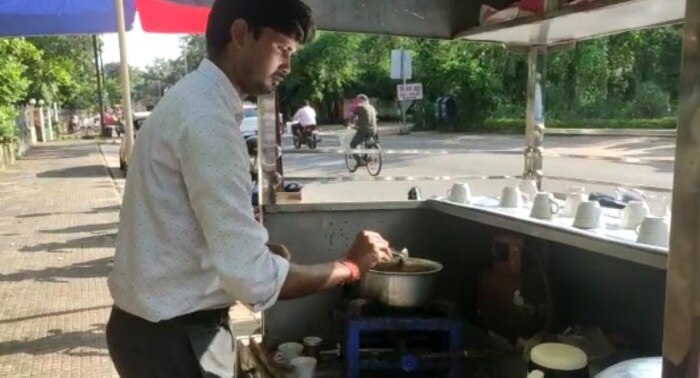 सुकून के लिए इंजीनियर ने नौकरी छोड़ खोली चाय की दुकान.