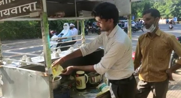सुकून के लिए इंजीनियर ने नौकरी छोड़ खोली चाय की दुकान.