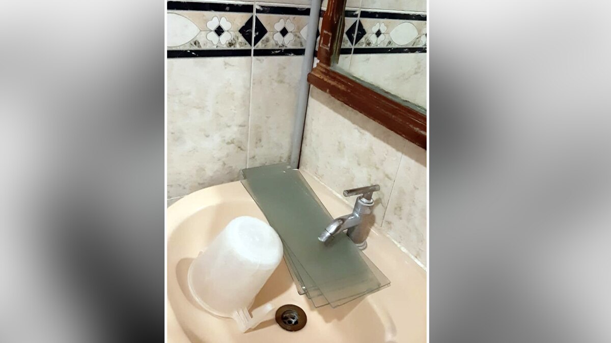 बाथरूम में बेटी को दी फांसी.