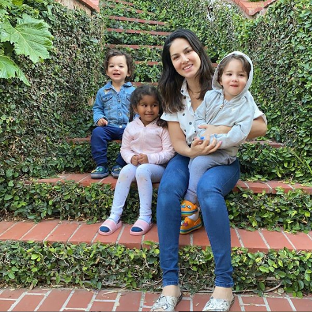 सनी लियोनी और उनके बच्चे