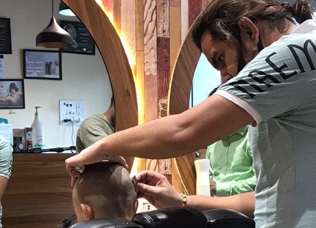 कैंसर पीड़ितों को 10 साल की बच्ची ने दान किए बाल