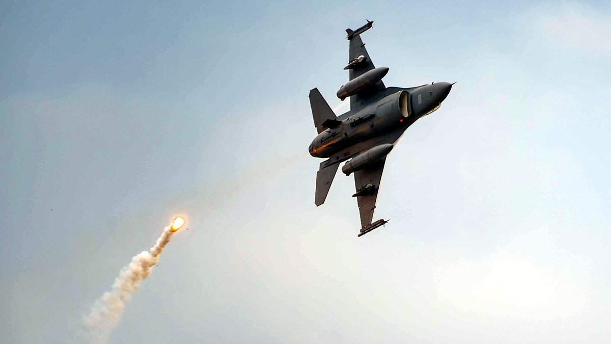 Taiwan says Chinese anti submarine fighter Jets off its coast 