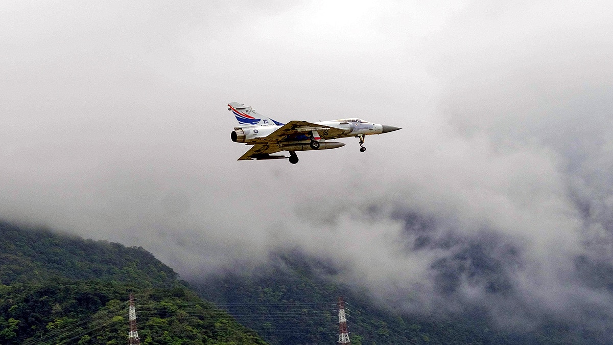 Taiwan says Chinese anti submarine fighter Jets off its coast 