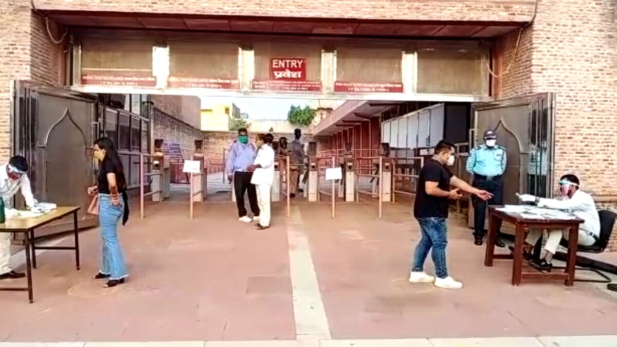 188 दिन बाद खुल गए ताजमहल के दरवाजे.