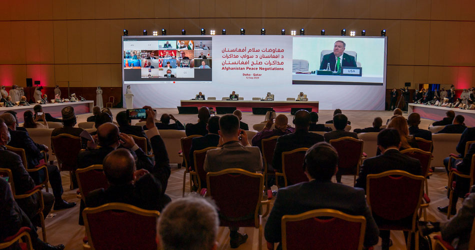 तालिबानी नेता के साथ पॉम्पियो की तस्वीर वायरल