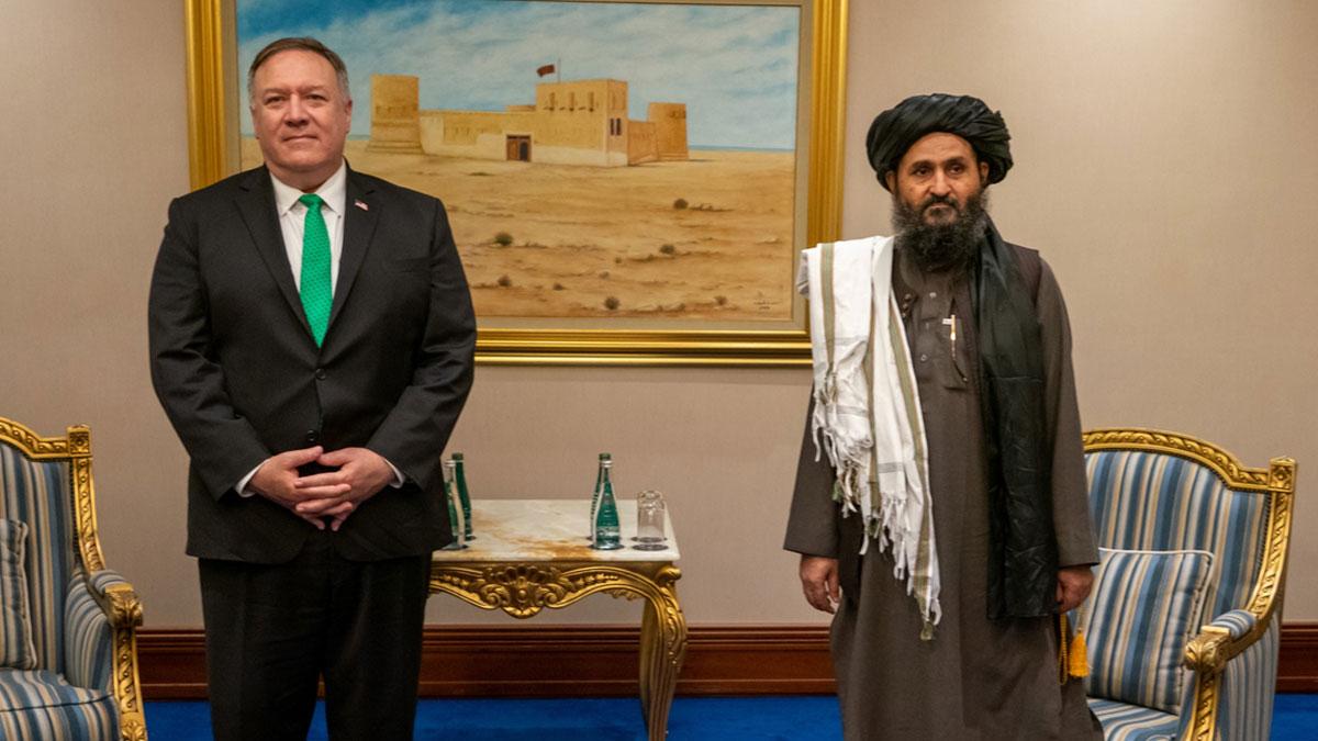 तालिबानी नेता के साथ माइक पोम्पियो की तस्वीर