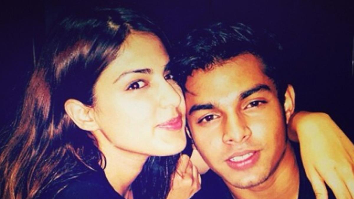 रिया चक्रवर्ती और शौविक