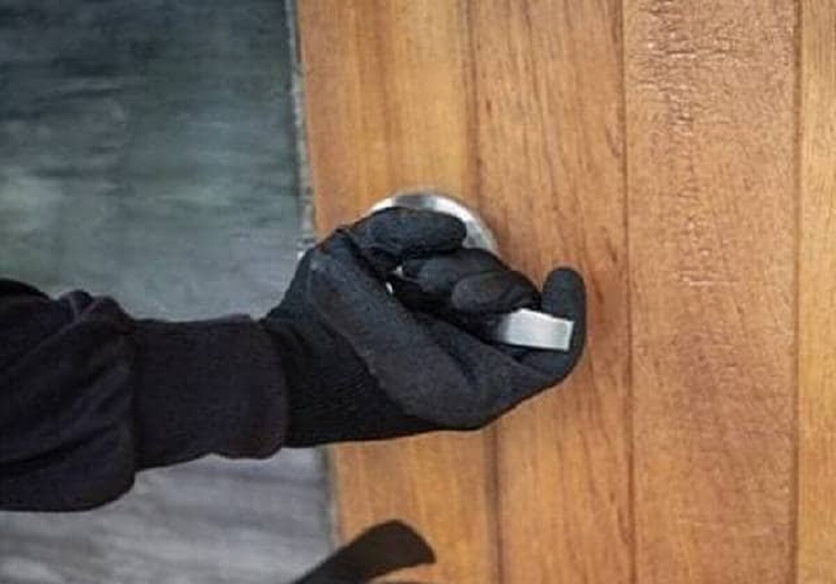 चोर नहीं चला पाया 45 हजार रुपये का मोबाइल