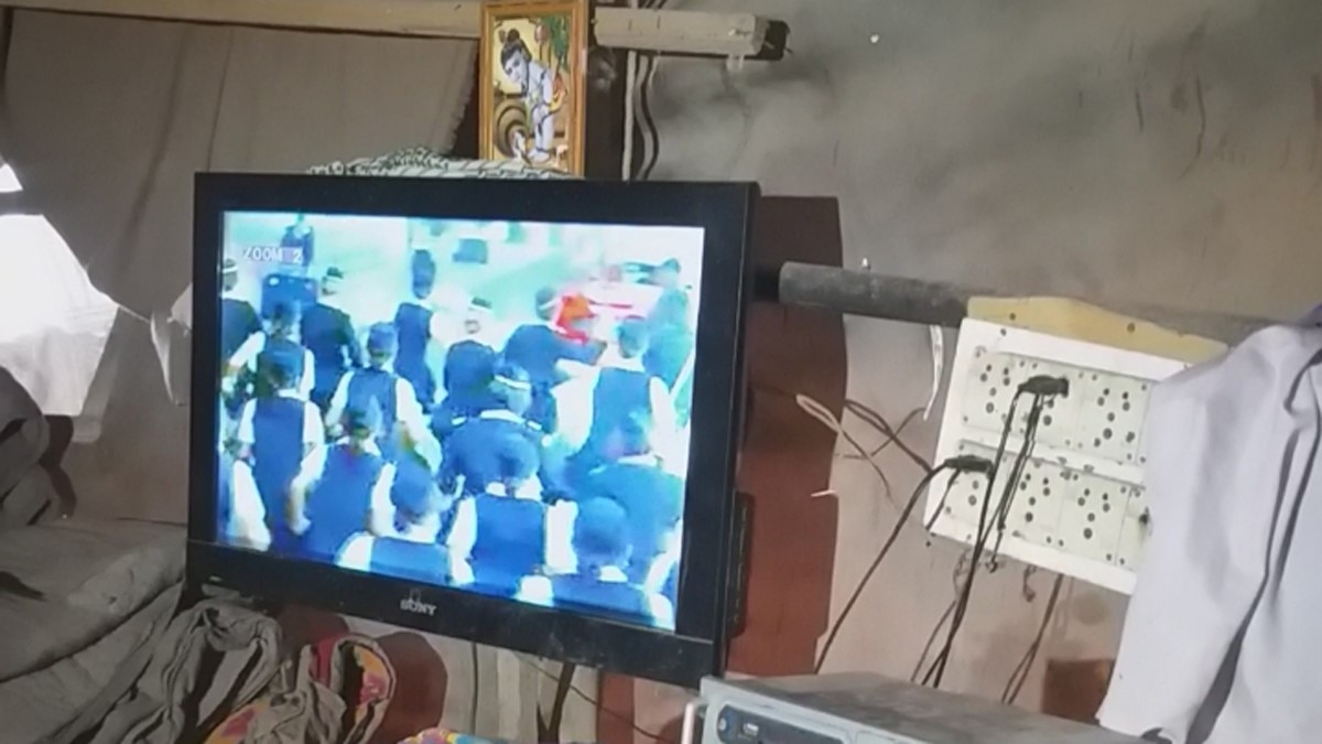 गरीब और बेसहारा लोगों के लिए सिनेमाघर (फोटो आजतक)