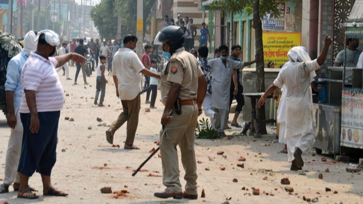 बागपत में रुपयों के लेनदेन पर दो पक्षों में जमकर हुआ बवाल (फोटो आजतक)