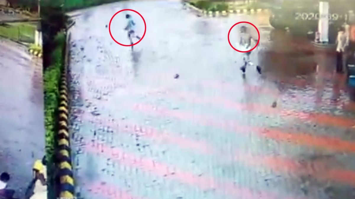 पुलिस की गिरफ्त से हथकड़ी के साथ भागा आरोपी (फोटो आजतक)