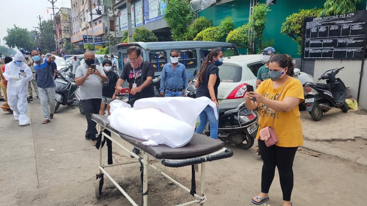 बुजुर्ग के शव को चूहों ने कुतर दिया (फोटो आजतक)