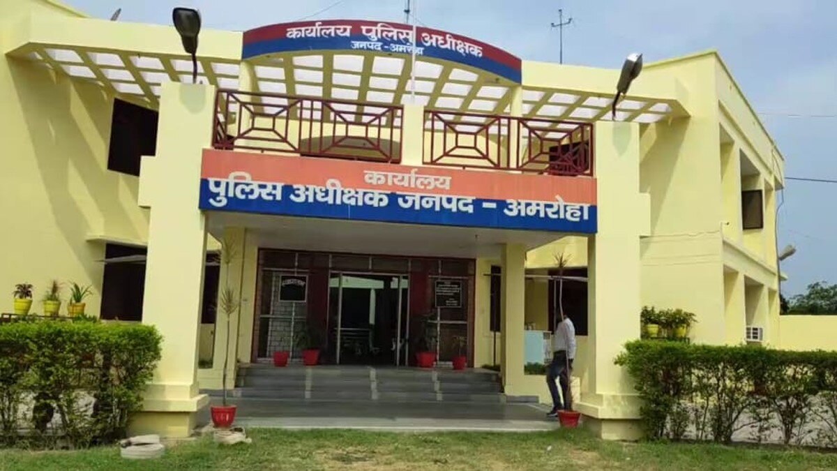 एटीम का क्लोन बनाकर खाते से निकालते थे पैसे (फोटो आजतक)