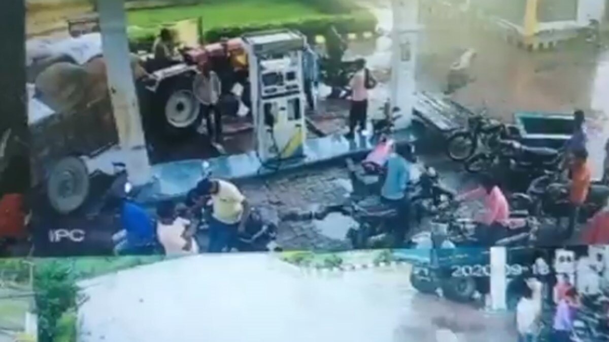 पुलिस की गिरफ्त से हथकड़ी के साथ भागा आरोपी (फोटो आजतक)