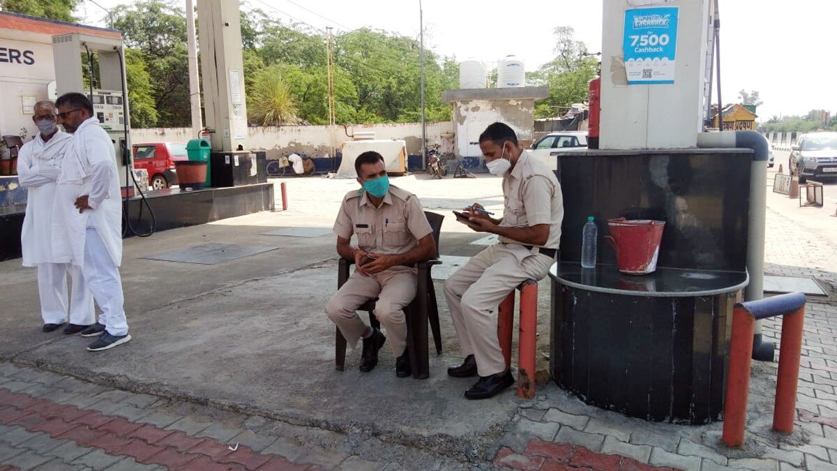 हत्यारा पुलिस की गिरफ्त में (फोटो आजतक)