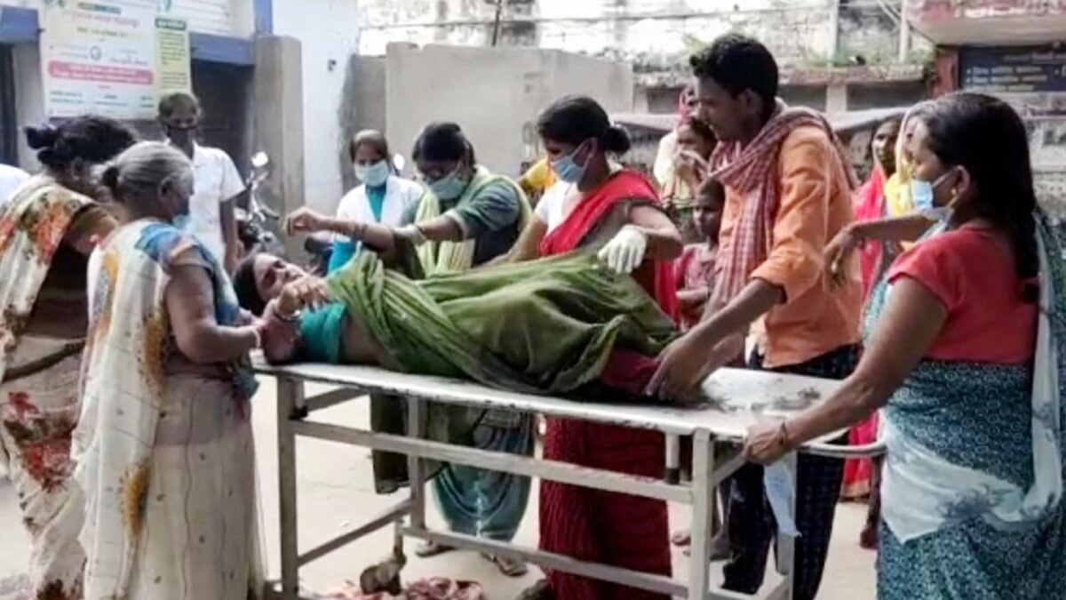 महिला ने इमरजेंसी वार्ड के बाहर बच्चे को दिया जन्म (फोटो आजतक)