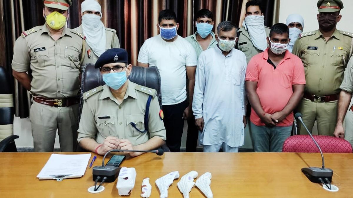 एटीम का क्लोन बनाकर खाते से निकालते थे पैसे (फोटो आजतक)